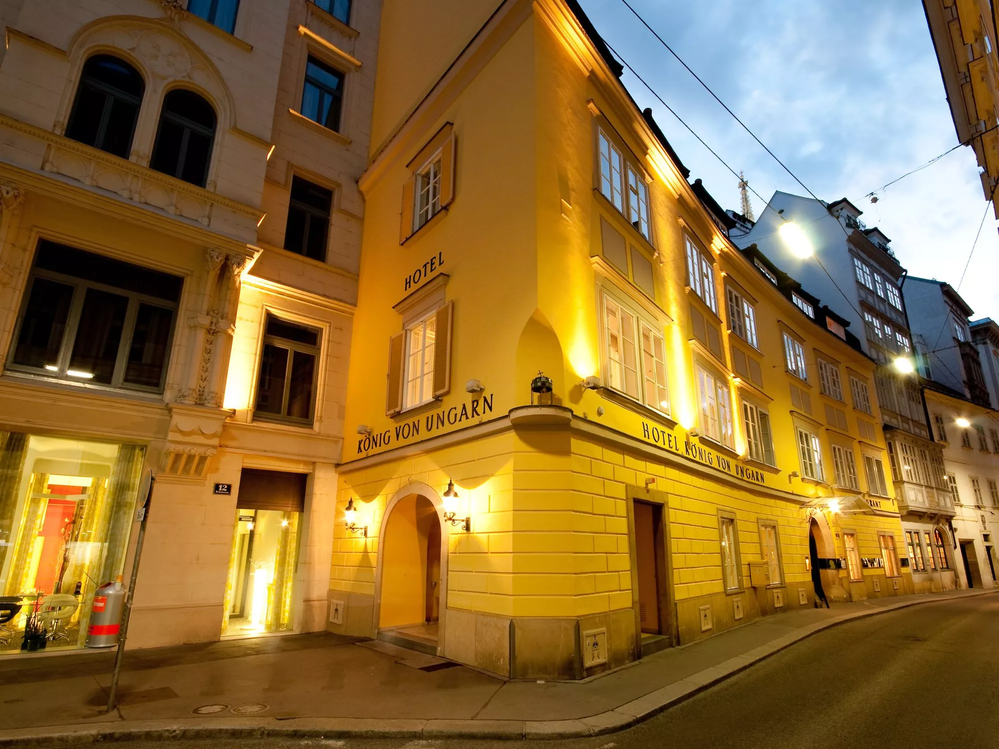 Exterior view of Hotel König von Ungarn in Vienna in the evening