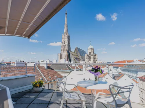 Aussicht von der Dachterrasse des Hotels König von Ungarn auf den Stephansdom in Wien