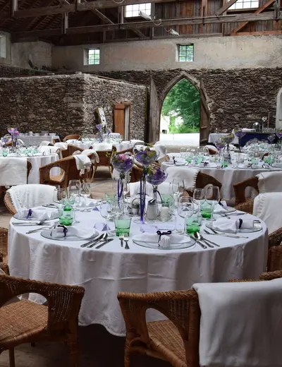 Celebrations (c) Burg Feistritz Festively decked-out table with white linens at Burg Feistritz (c) photo Burg Feistritz