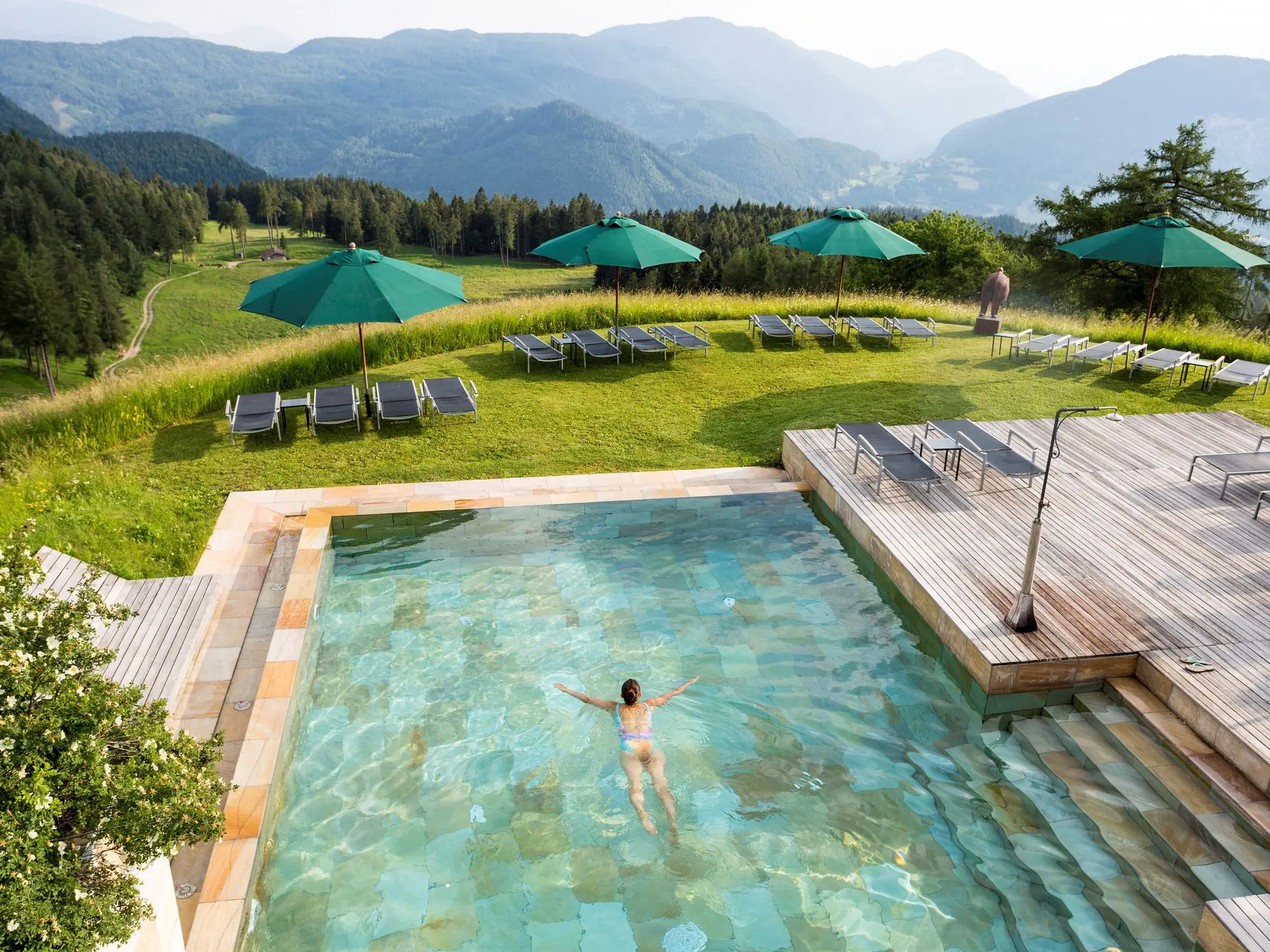 Infinity Pool vom Hotel Der Zirmerhof in Radein, Südtirol (c) Foto Der Zirmerhof