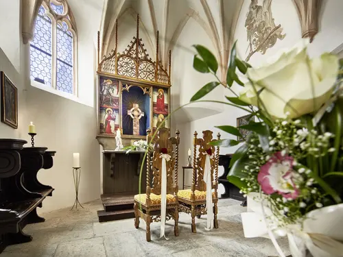 Castle chapel at Mittersill Castle, prepared for a wedding ceremony (c) Photo Michael Huber www.huberfotografie.at