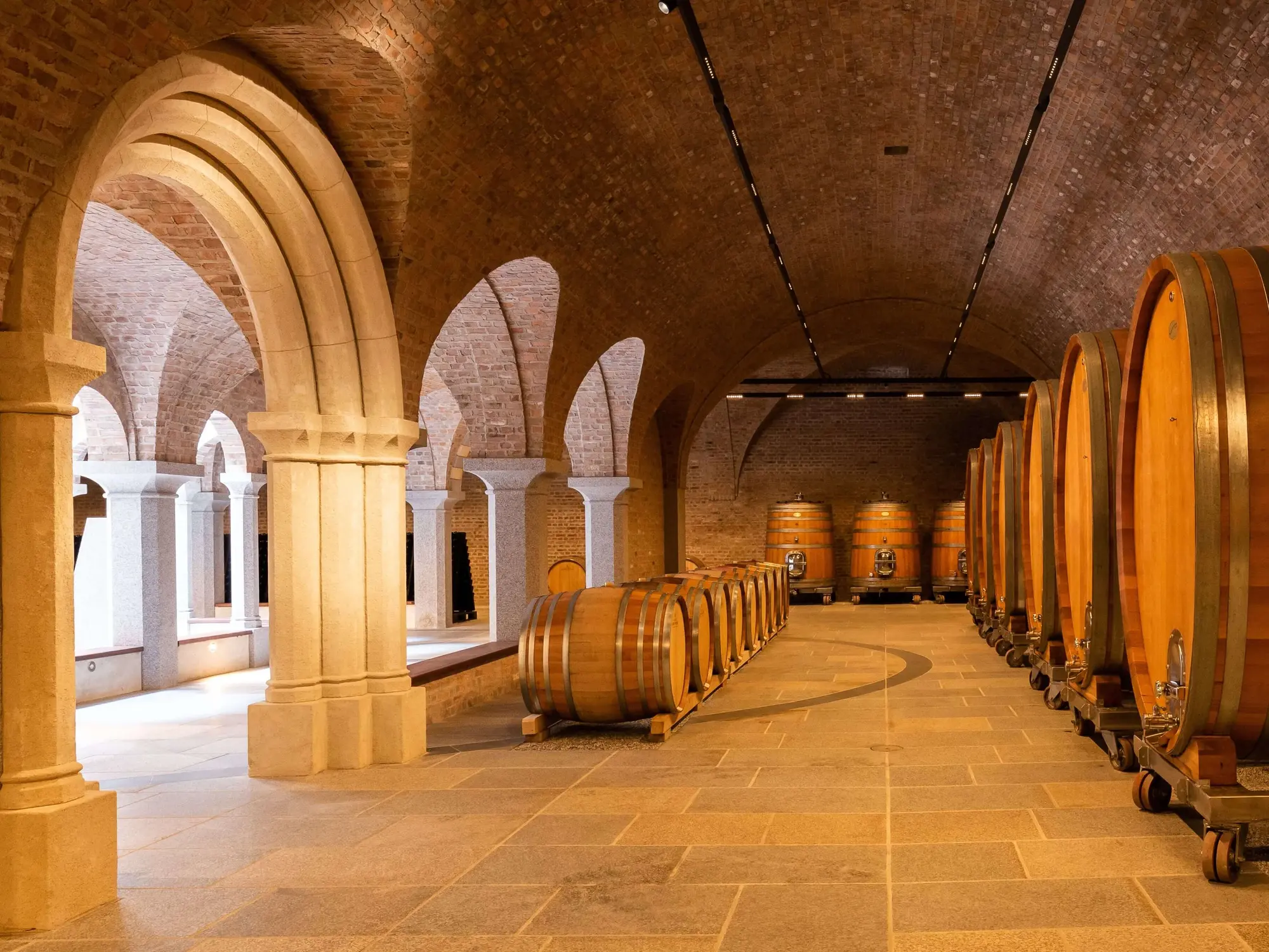 Cloister in the wine cellar at Gobelsburg Castle (c) Michael Moosbrugger Cloister in the wine cellar at Gobelsburg Castle with large wooden wine barrels (c) Photo by Michael Moosbrugger