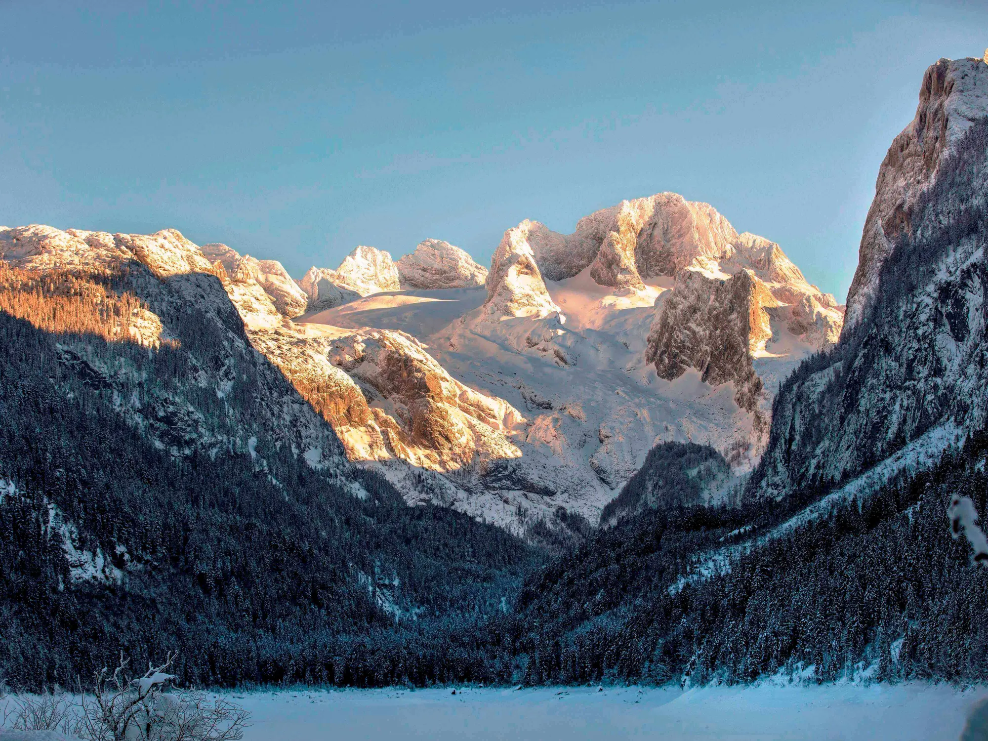 Vorderer Gosausee im Winter mit dem Dachsteingletscher im Hintergrund (c) Foto Österreich Werbung / Harald Eisenberger