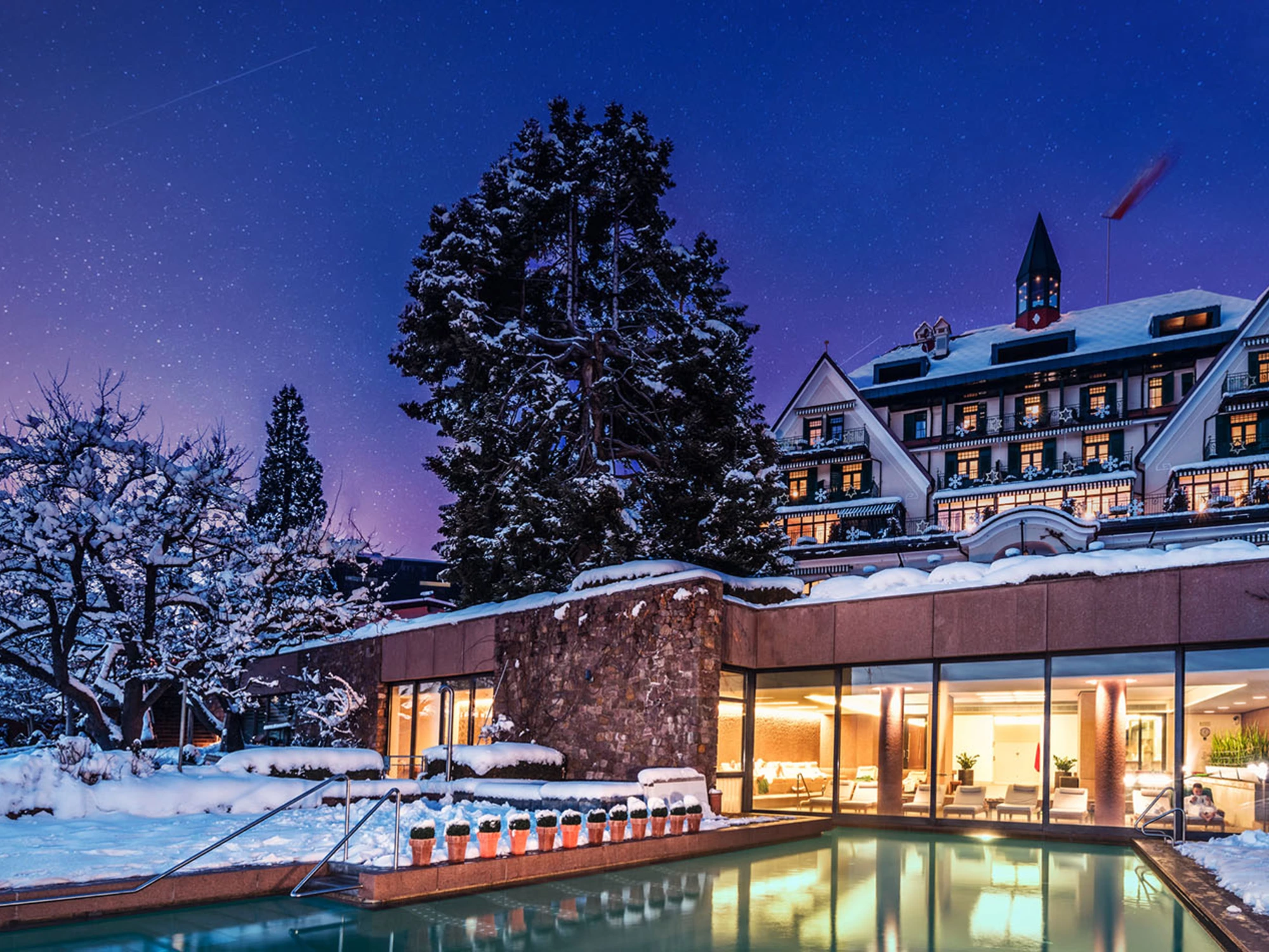 Parkhotel Holzner in winter by night (c) Photo Hannes Niederkofler