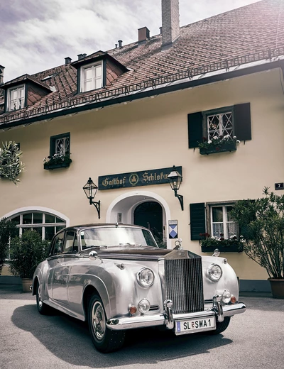 Rolls Royce in front of the Schlosswirt zu Anif near Salzburg (c) photo www.andreashechenberger.at