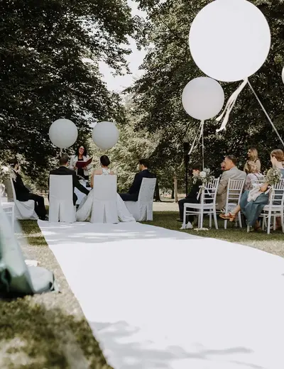 Weddings and celebrations at Schlossrestaurant Hellbrunn (c) Farbenspiel Fotografie Open-air wedding ceremony in the park at Schloss Hellbrunn (c) photo Farbenspiel Fotografie