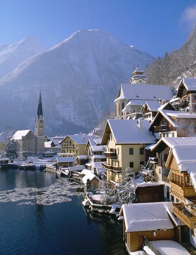 Hallstatt and the Heritage.Hotel blanketed in snow on a brilliantly beautiful winter’s day
