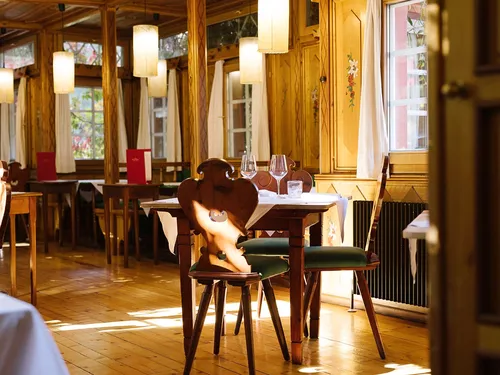 Sunlit dining room of the restaurant at Parkhotel Sole Paradiso (c) photo Schlosshotels & Herrenhäuser / Cornelius Klimt