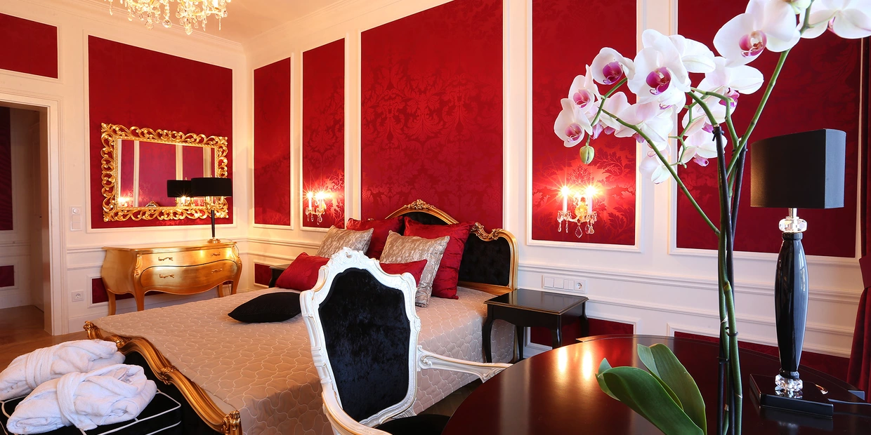 [Translate to en:] Rotes Zimmer in der Schloss Schönbrunn Grand Suite in Wien