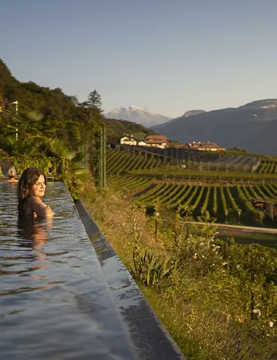 Infinity pool of Schloss Hotel Korb surrounded by vineyards (c) photo Social Ventures