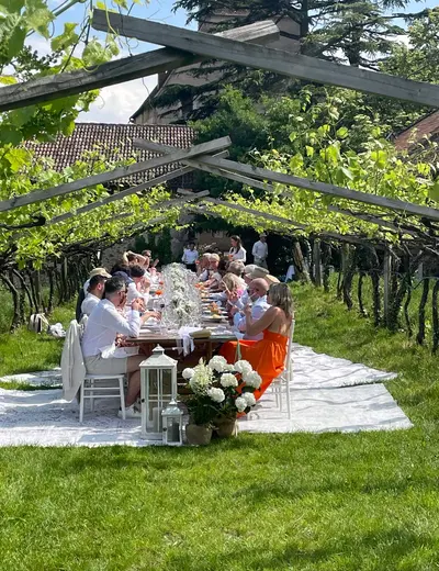 Wedding celebration (c) Schloss Englar Wedding banquet in the vineyard at Schloss Englar (c) photo Schloss Englar