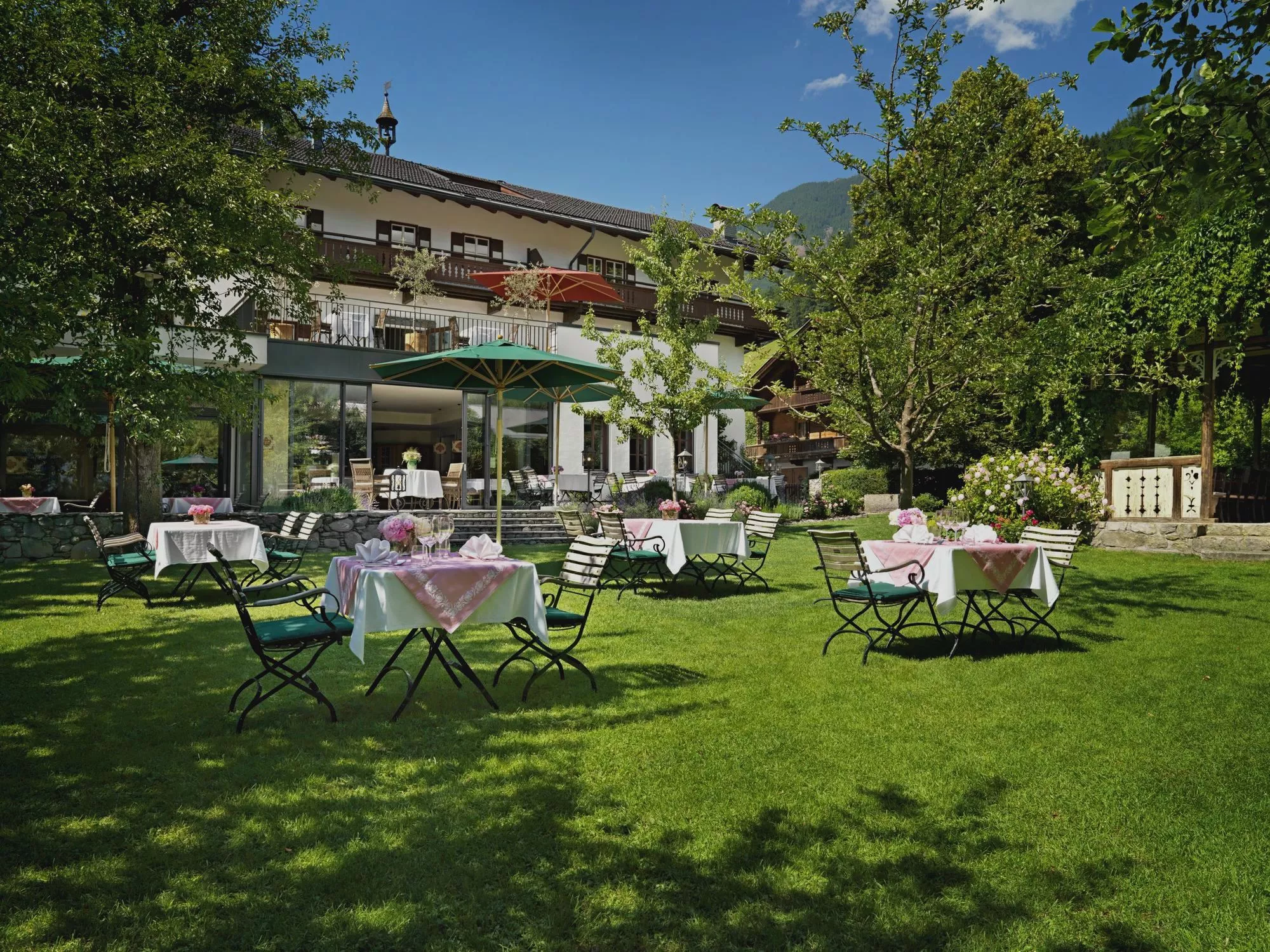 Hotel Landgasthof Linde with garden in Stumm, Zillertal valley, Tyrol (c) Photo Heli Hinkel