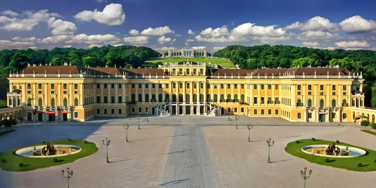Schloss Schönbrunn mit Gloriette Österreich Werbung Foto Julius Silver